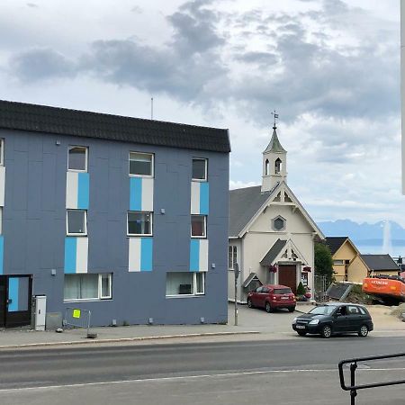 Midnattsol Pensjonat Harstad Exteriör bild